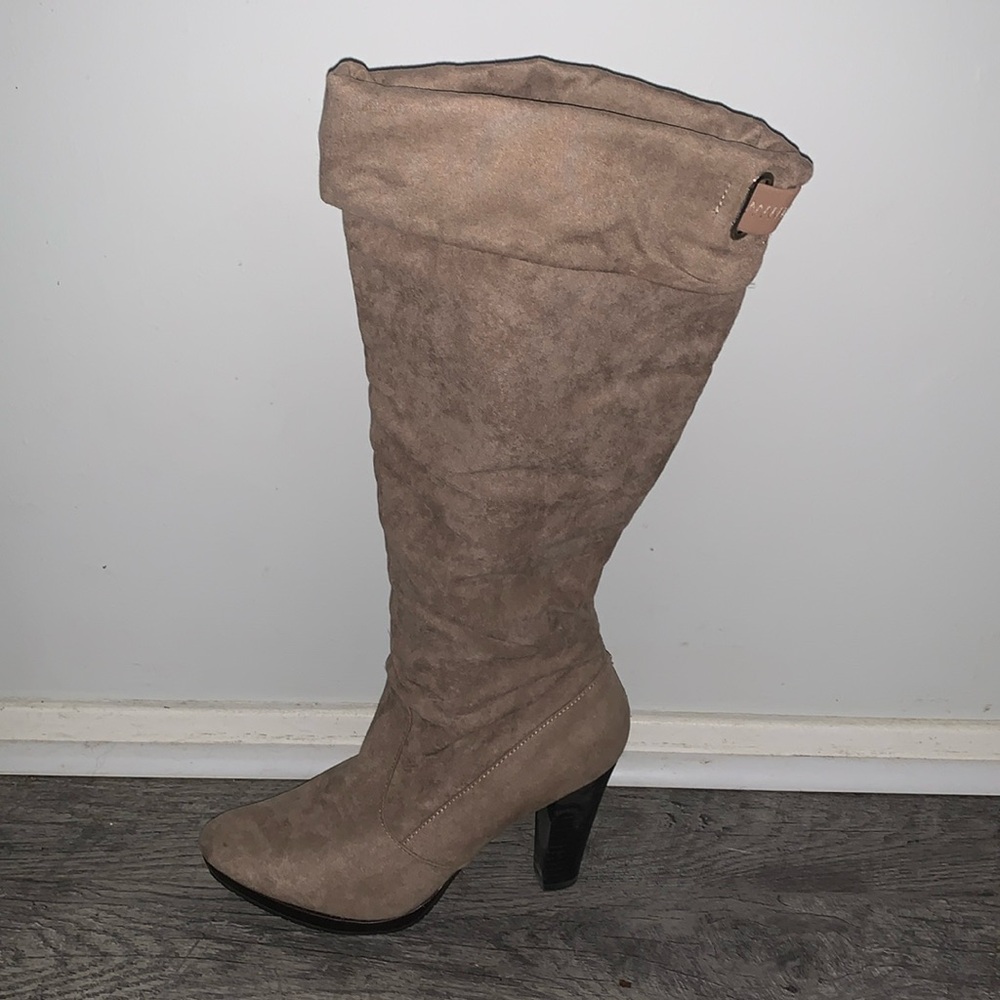 Andrew Geller heeled boots. Suede tan material. Elastic stretch band at calf.